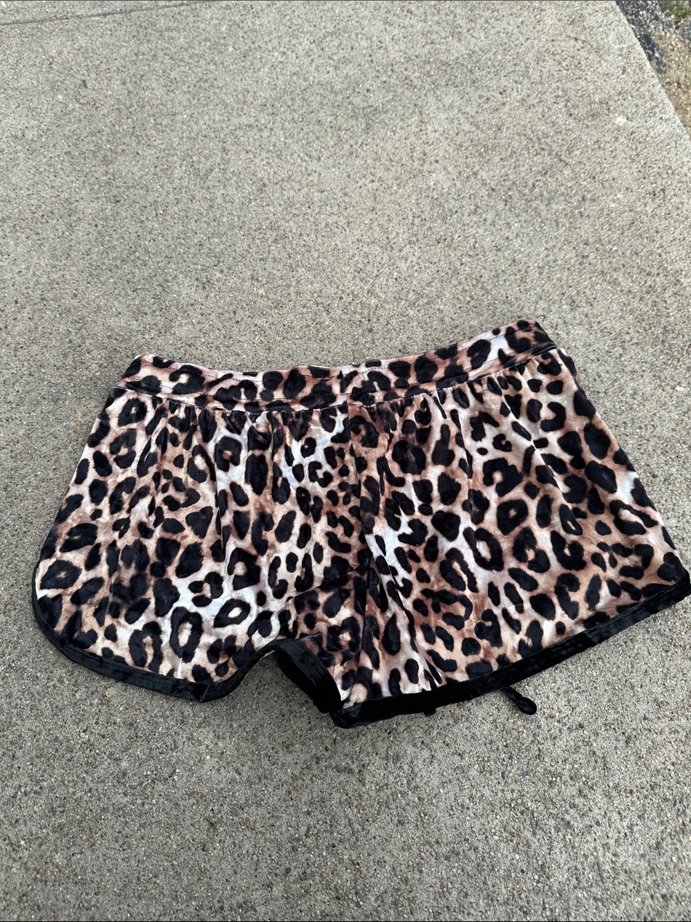Pink by Victoria’s Secret Leopard Print Shorts size small brand new w/tags - Picture 3 of 3